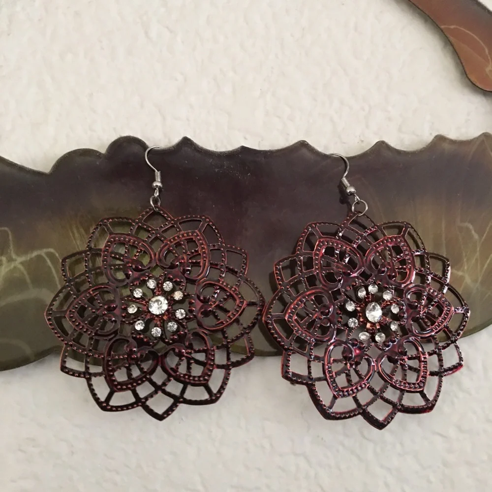 Starburst crystal lightweight fish hook earrings